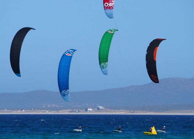  Kitesurf en Kis -kis en la obra 